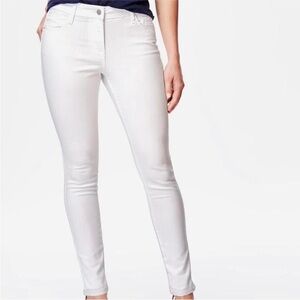 Old Navy White Mid-Rise Rockstar Super Skinny Jeans 31 inch inseam – Size 6 Long